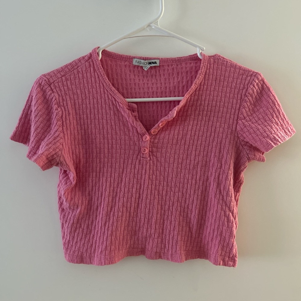 Fashion nova Pink button detail crop top. Is textured. No flaws. Size small